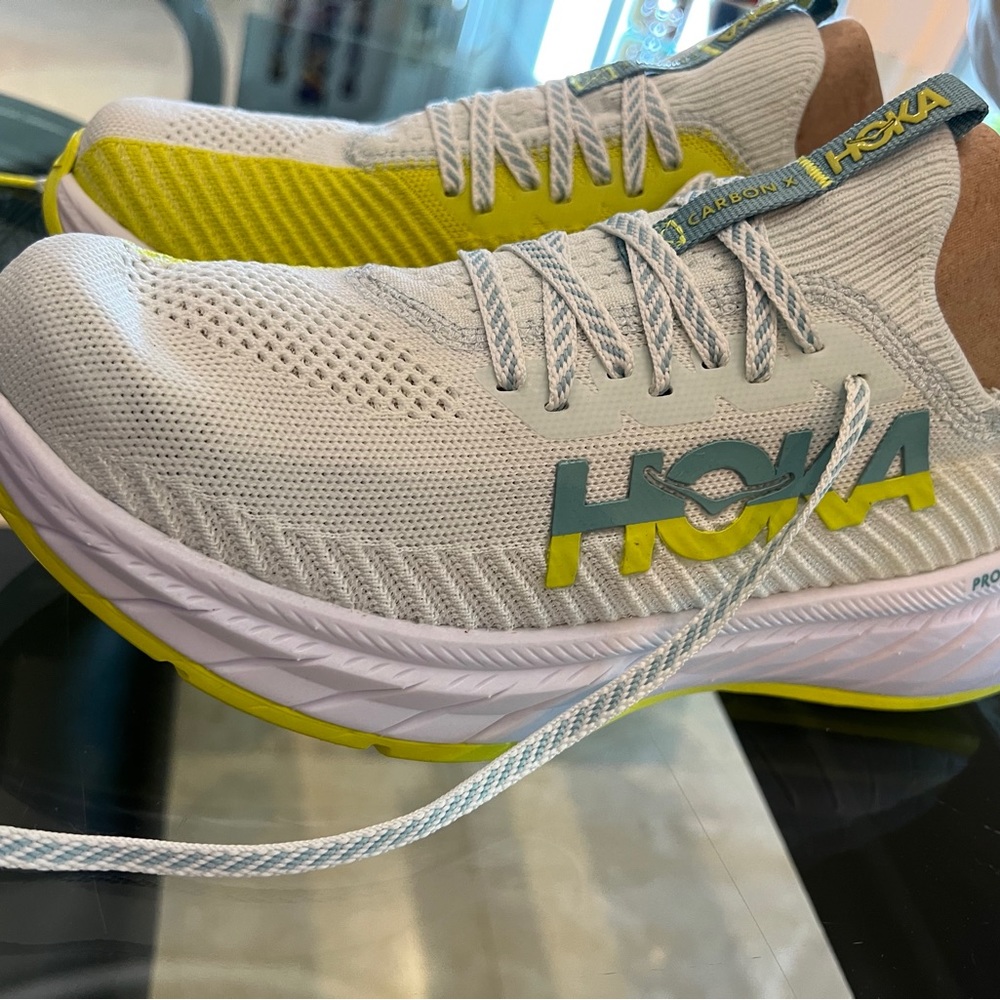 HOKA Carbon Women’s 3 8.5 Wide Sneaker